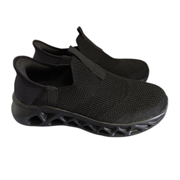 NEW Slip in Light Weight Sneakers / Runners Size 8.5 - Picture 1 of 6